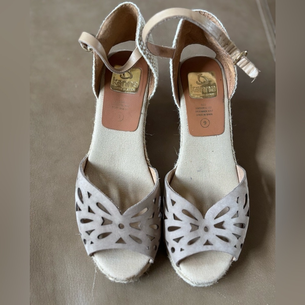 Kanna Cream Wedges